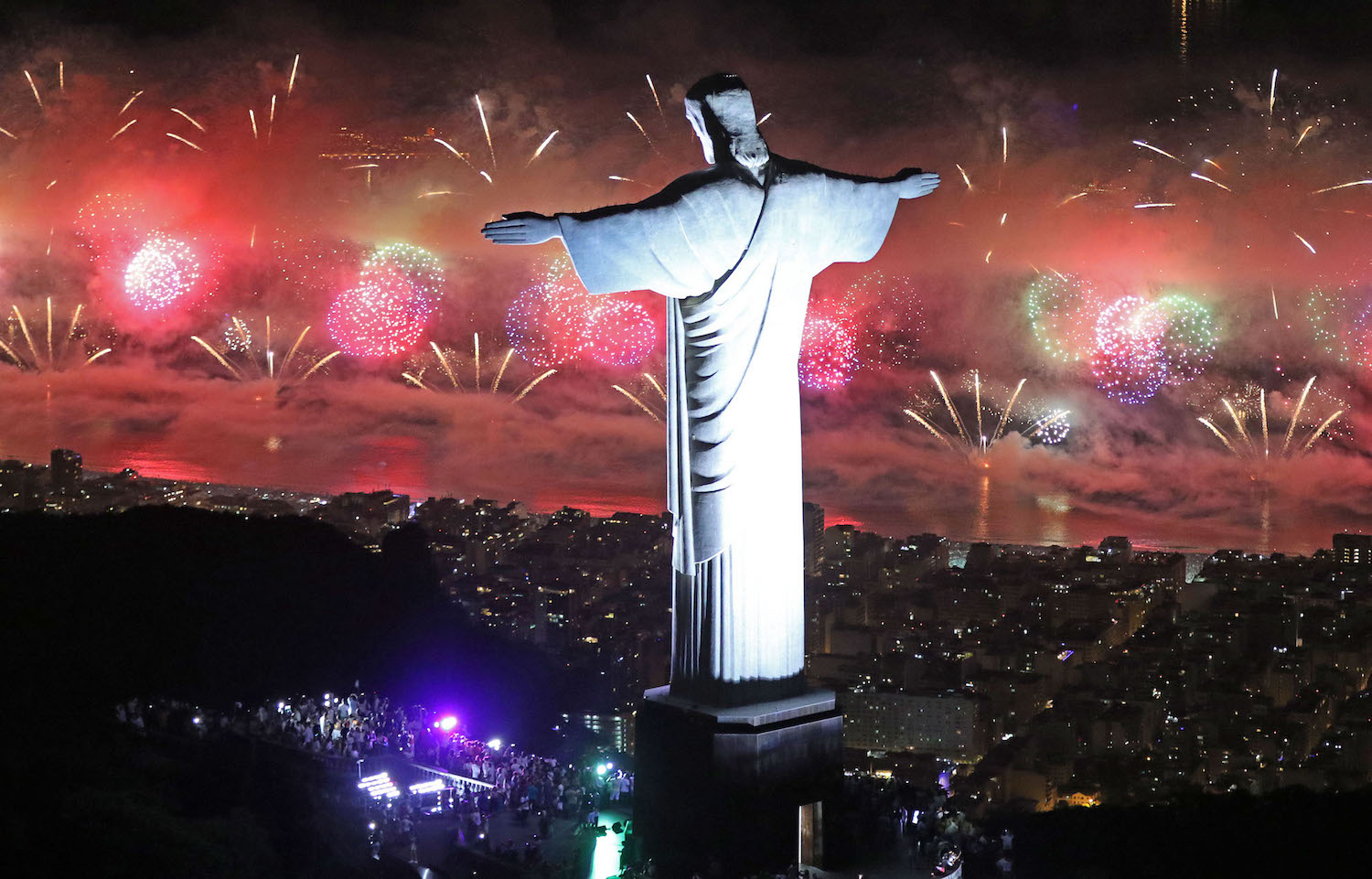 Rio de Janeiro New Years Eve Fireworks Live Stream, Copacabana Beach Viewing Spots, Webcam, NYE Parties, Hotels